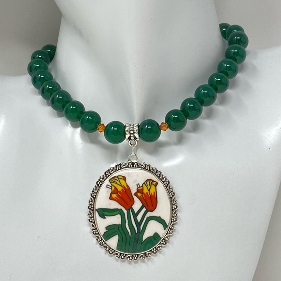 Floral pendant & Quartz necklace and earrings set - Picture 3 of 7